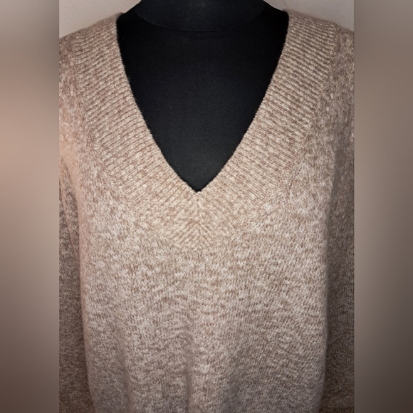 A New Day Women's Oatmeal V-Neck Oversized Pullover Sweater NWT - Picture 3 of 8